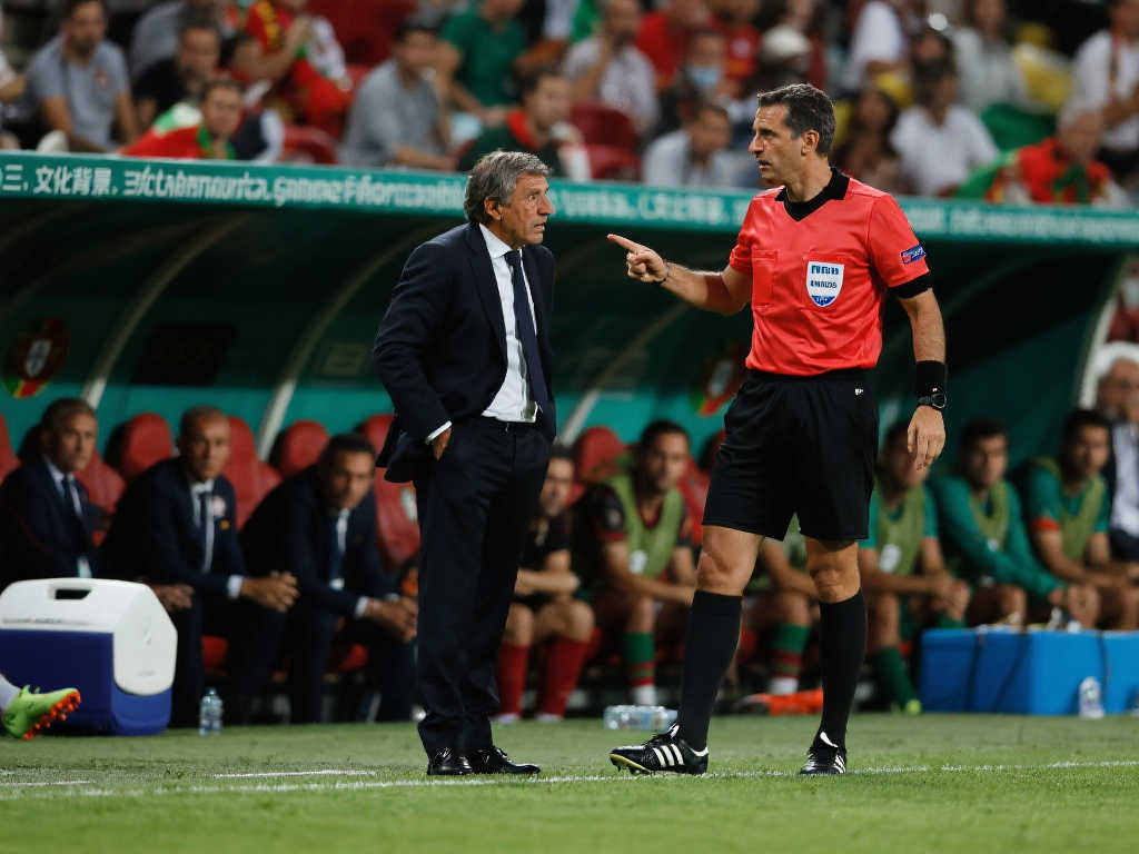 王勤伯：葡萄牙教练为何频频与裁判发生冲突？